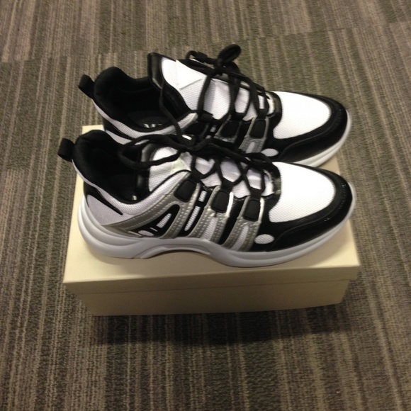 NWT MDT Black and White The Arch Sneakers - Picture 2 of 7